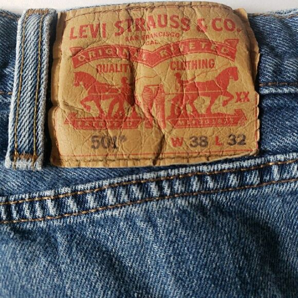 Levis 501 Jeans Mens 38x32 Blue Straight Original Button Fly Med Wash Denim - Picture 2 of 11